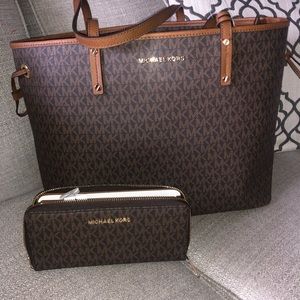 COPY - Michael Kors large Jet Set Travel Tote